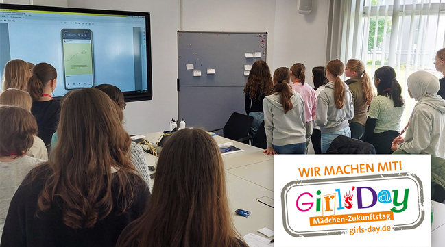 Die Teilnehmerinnen des Girls' Day 2024 schauen in einem Konferenzraum auf einen Bildschirm.